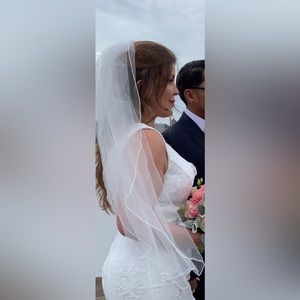 Siren wedding dress size UK12 with veil and hair embellishment